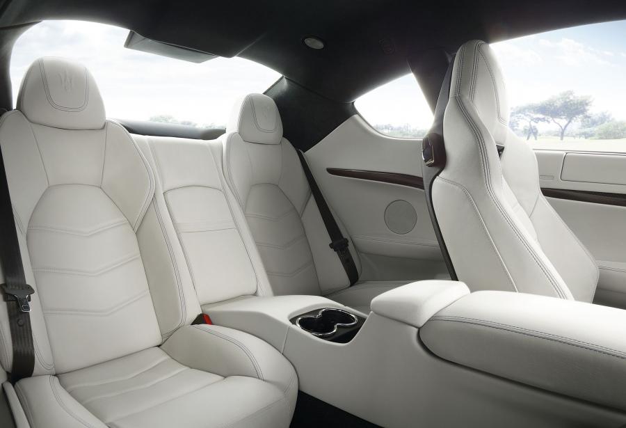  Maserati GranTurismo Sport 2012 года  (фото 10 из 37)